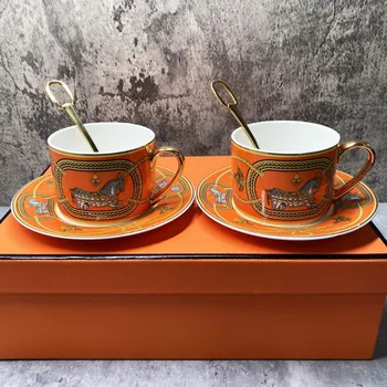 De lujo de Tazas de Té y Platillos Conjunto de 2 Fine Bone China Tazas de Café Oro Manejar Real de Porcelana de Té de la Parte Conjunto de Tazas de café Espresso